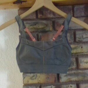 oiselle sports bra size small used